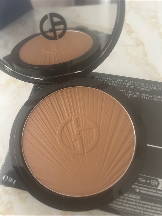 Giorgio Armani Other - Giorgio Armani luminous silk Bronzing Powder - shade 90